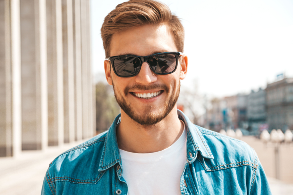 UV et yeux : pourquoi porter des lunettes de soleil toute l’année ?