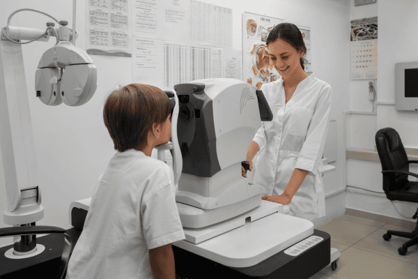 Comment freiner la progression de la myopie chez l’enfant ?